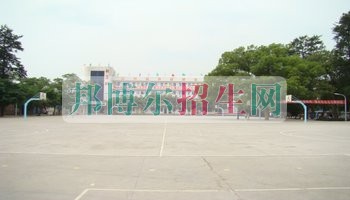 瀘縣建筑職業(yè)中專學(xué)校2016年報名條件、招生對象