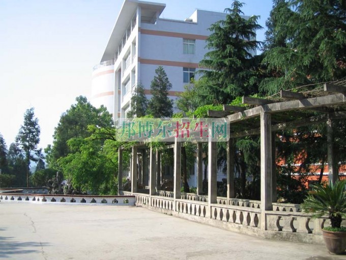 畢節(jié)地區(qū)財貿(mào)學校學費