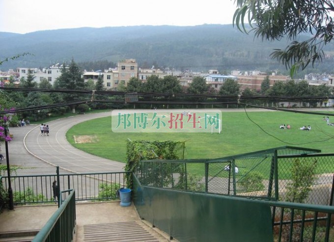 云南省貿(mào)易經(jīng)濟學(xué)校學(xué)費