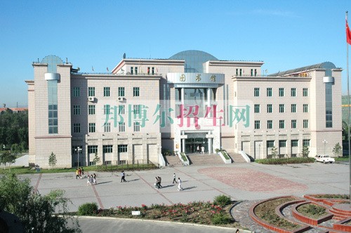 新疆交通職業(yè)技術(shù)學(xué)院招生辦聯(lián)系電話(huà)