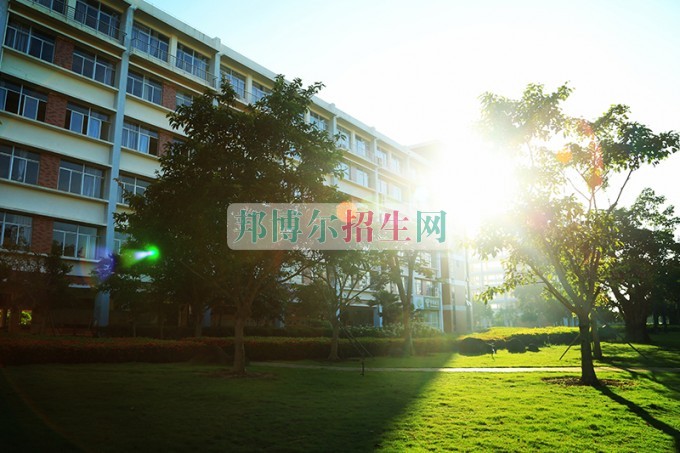 海南經貿職業(yè)技術學院是幾專