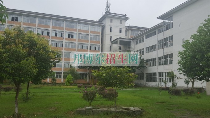 成都信息技術(shù)學校報名條件、招生對象