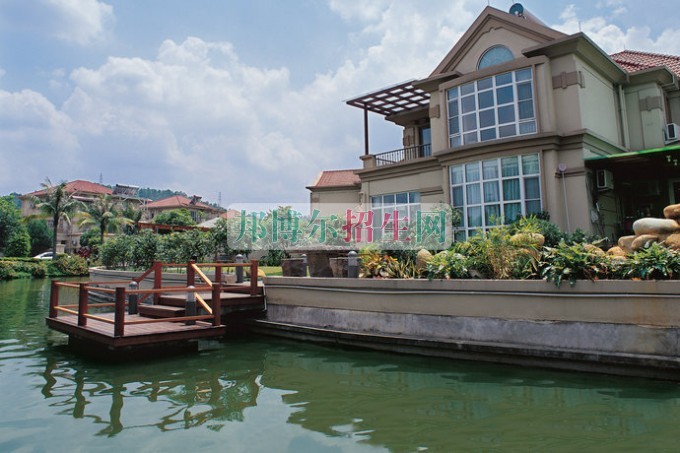哪個建筑設(shè)計學校好