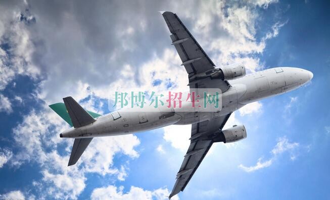 女生學航空服務有前途嗎