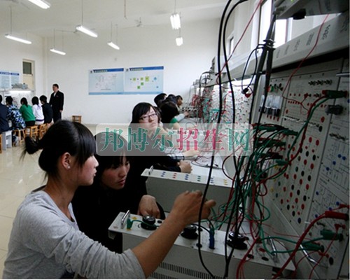 有計算機(jī)應(yīng)用技術(shù)學(xué)校嗎