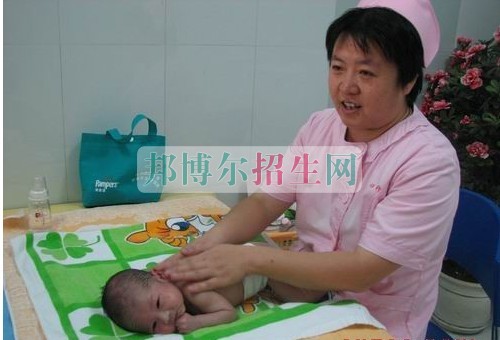 女生學(xué)助產(chǎn)護理有前途嗎