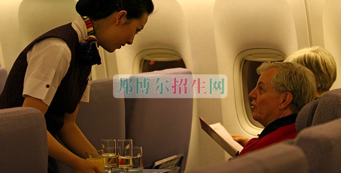 成都可以讀航空服務(wù)的大專學校