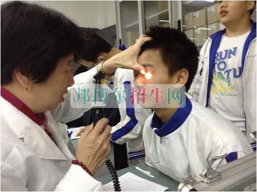 成都眼視光技術好就業(yè)嗎