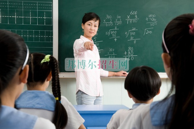 成都有什么教育技術學學校