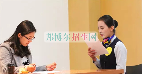 成都航空旅游職業(yè)學(xué)校開啟新學(xué)期首場招聘，場面火爆美女如云