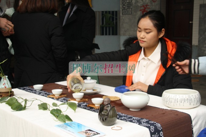 天府新區(qū)成人中等專業(yè)學(xué)校“美好新區(qū)，千年廣都”
