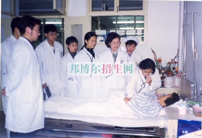 成都內(nèi)理科一專(zhuān)臨床醫(yī)學(xué)大專(zhuān)學(xué)校