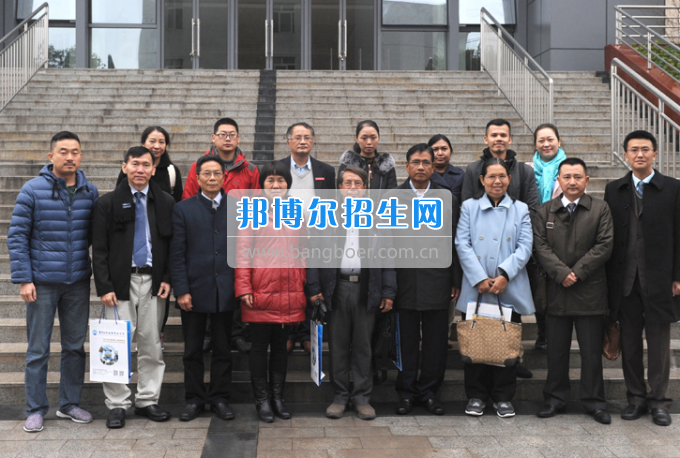緬甸仰光省交通委員會主席等考察重慶公共運(yùn)輸職業(yè)學(xué)院并洽談合作事宜
