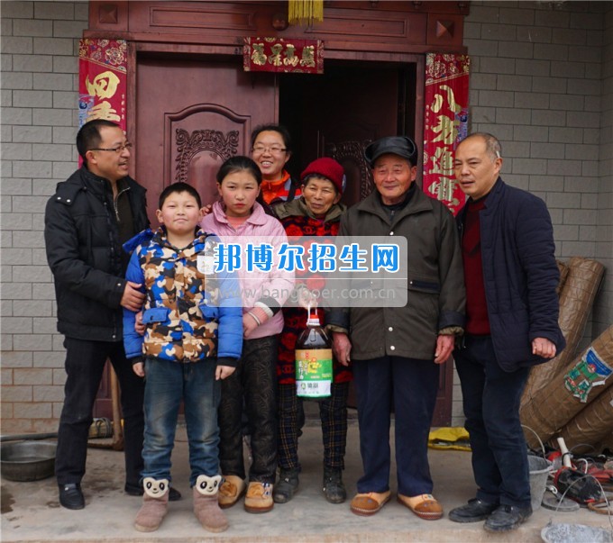 南充師范學(xué)校開展精準扶貧春節(jié)前慰問活動