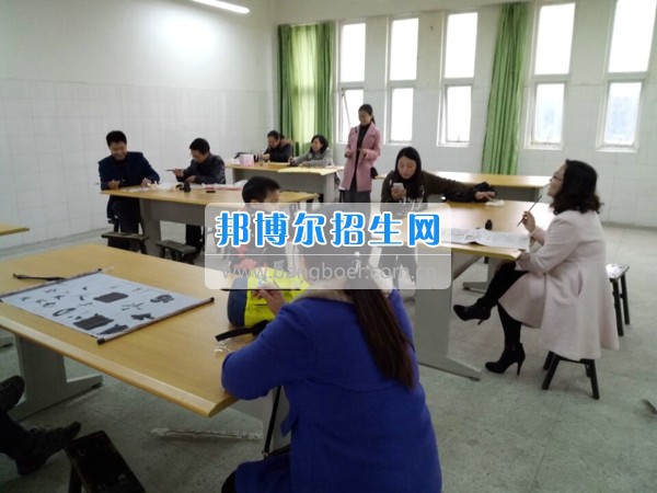 四川省宜賓市南溪區(qū)職業(yè)高級(jí)中學(xué)校廣泛開(kāi)展教職工興趣班活動(dòng)