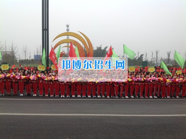 四川省宜賓市南溪區(qū)職業(yè)高級(jí)中學(xué)校學(xué)前教育齊拉練，共踏春風(fēng)迎春景