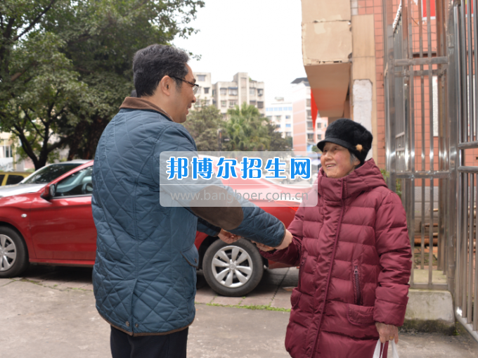 川南幼兒師范高等?？茖W校領導帶隊慰問生活困難教職工、老黨員和老干部