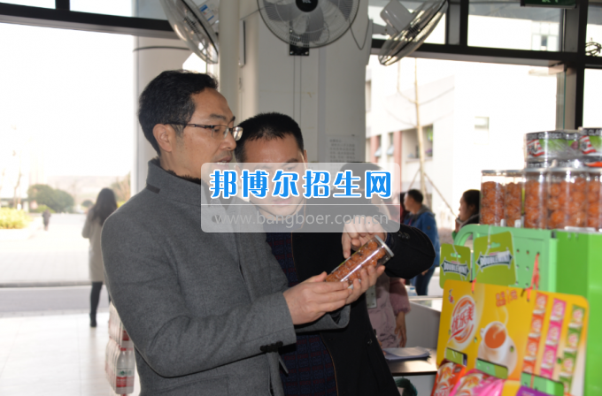 川南幼兒師范高等?？茖W校領(lǐng)導率隊檢查開學準備工作