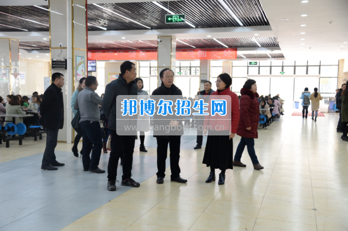 內(nèi)江市教育局檢查川南幼兒師范高等?？茖W(xué)校春季開學(xué)工作