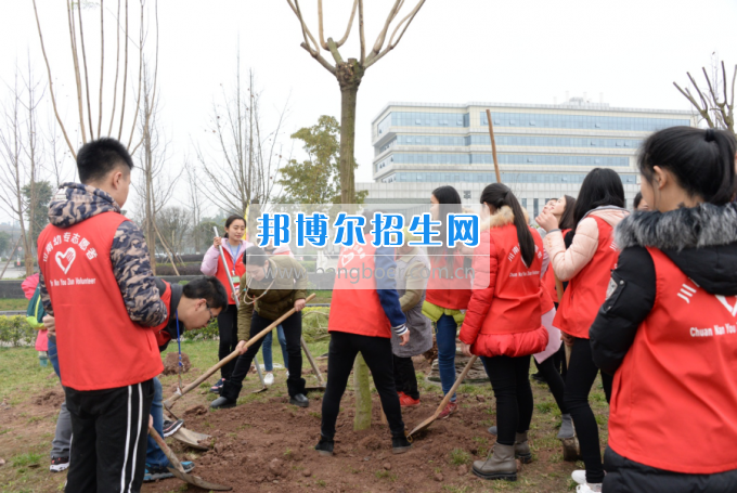川南幼兒師范高等專科學(xué)校開展“感恩”主題教育活動培養(yǎng)學(xué)生良好道德品質(zhì)