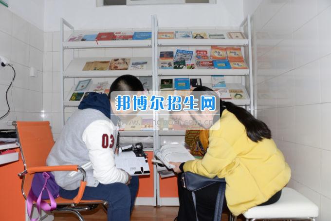 川南幼兒師范高等?？茖W(xué)校黨團(tuán)工作站、圖書漂流站在學(xué)生公寓正式運(yùn)行