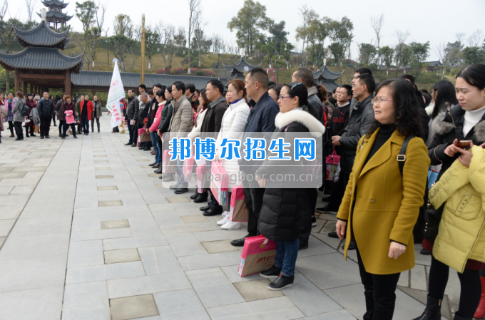 川南幼兒師范高等?？茖W(xué)校舉行慶祝國際勞動(dòng)?jì)D女節(jié)活動(dòng)