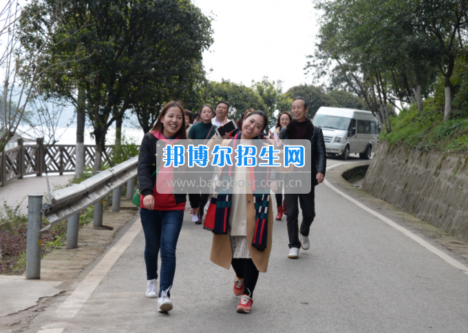 川南幼兒師范高等?？茖W(xué)校舉行慶祝國際勞動(dòng)?jì)D女節(jié)活動(dòng)