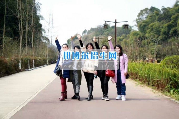 四川省樂山市第一職業(yè)高級中學(xué)春風(fēng)十里，不如你