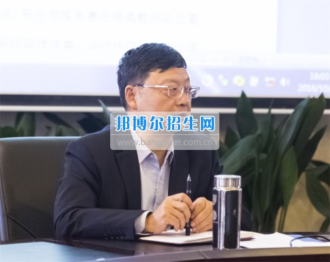 重慶海聯(lián)職業(yè)技術(shù)學(xué)院李光輝院長獲得“重慶市民辦教育優(yōu)秀校長”稱號(hào)