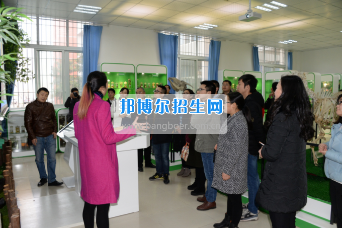 川南幼兒師范高等?？茖W(xué)校與內(nèi)江職業(yè)技術(shù)學(xué)校開展青年聯(lián)誼活動