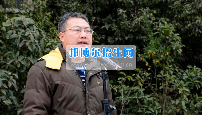南充市建華職業(yè)中學(xué)簡短、高效的開學(xué)典禮