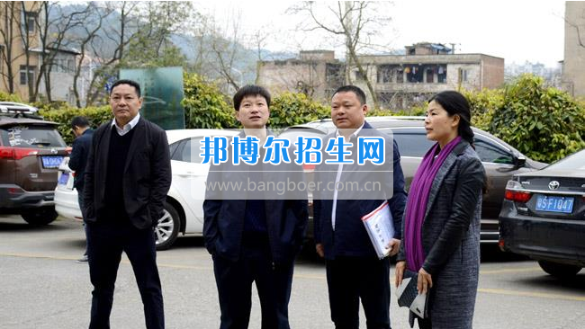 區(qū)委常委、宣傳部長邱躍峰一行視察南充市建華職業(yè)中學(xué)