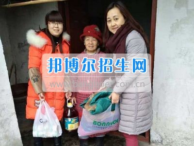 四川省什邡市職業(yè)中專學(xué)校黨總支開展“精準(zhǔn)扶貧”走訪慰問活動(dòng)