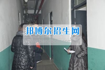 四川省什邡市職業(yè)中專學(xué)校迎接德陽市、什邡市教育局開學(xué)工作檢查