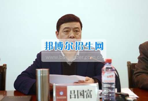 興義民族師范學(xué)院黨委中心組學(xué)習(xí)研討全國思政工作會(huì)議精神