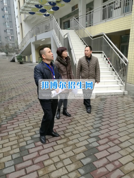 區(qū)教育局安全辦領(lǐng)導(dǎo)到成都市青蘇職業(yè)中專(zhuān)學(xué)校檢查安全工作