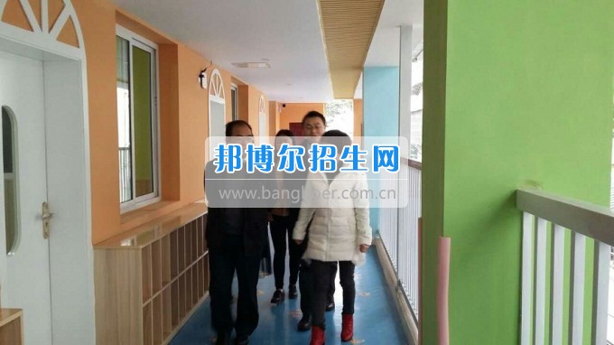 南充師范學(xué)校蔡禮儒校長(zhǎng)赴高坪、嘉陵參加實(shí)習(xí)就業(yè)基地掛牌并看望實(shí)習(xí)生