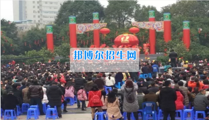資陽(yáng)師范學(xué)校200余名師生走進(jìn)資陽(yáng)春節(jié)特別節(jié)目演出