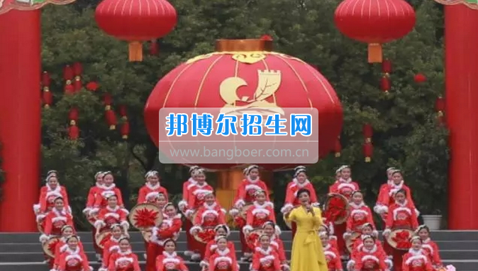 資陽(yáng)師范學(xué)校200余名師生走進(jìn)資陽(yáng)春節(jié)特別節(jié)目演出