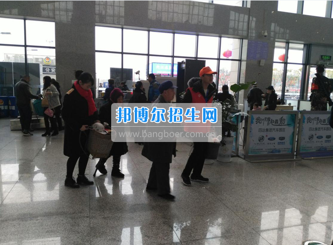 內(nèi)江市鐵路機(jī)械學(xué)校暖冬行動 溫暖你我