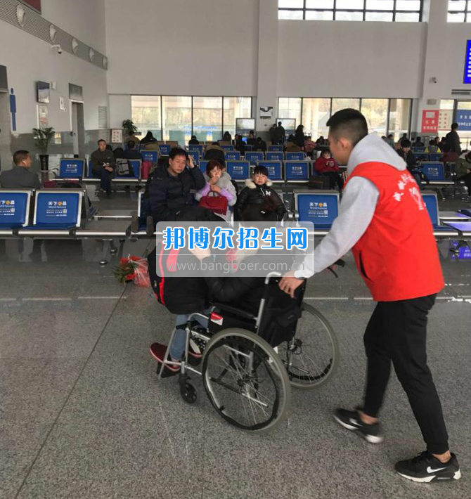 內(nèi)江市鐵路機(jī)械學(xué)校暖冬行動 溫暖你我