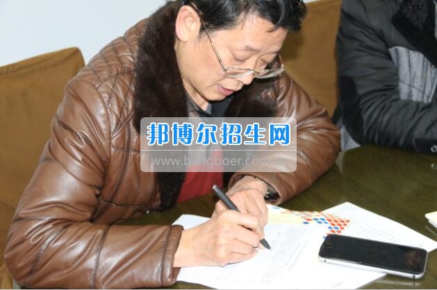 重慶市涪陵信息技術(shù)學(xué)校“兩學(xué)一做”專(zhuān)題組織生活會(huì)扎實(shí)開(kāi)展