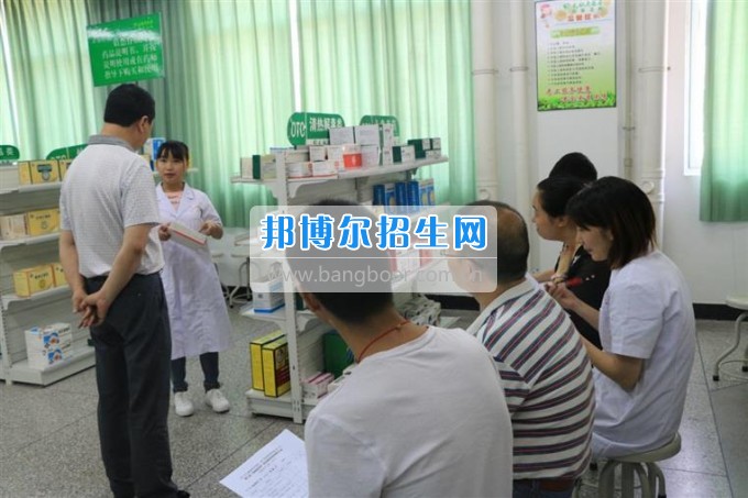 四川衛(wèi)生康復(fù)職業(yè)學(xué)院校企合辦營銷技能大賽，共促學(xué)生營銷技能提升