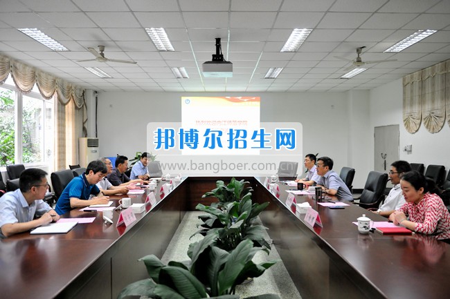 內(nèi)江師范學(xué)院校長(zhǎng)張志遠(yuǎn)率隊(duì)來樂山師范學(xué)院考察交流