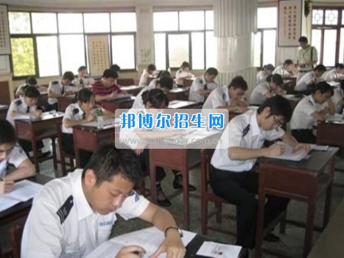2017年春民航業(yè)特有工種職業(yè)技能鑒定在綿陽航空職業(yè)學(xué)校舉行。