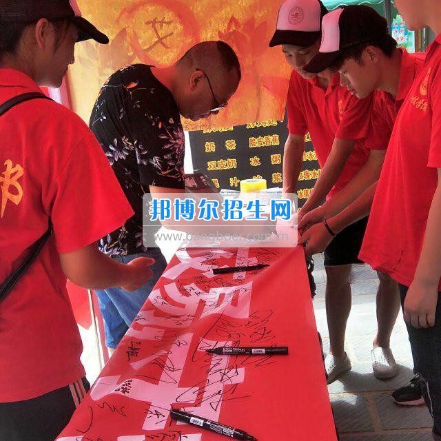 貴州大學(xué)科技學(xué)院暑期社會(huì)實(shí)踐服務(wù)團(tuán)好花紅分隊(duì)深入九門村、金田村、好花紅村開展禁毒防艾宣傳