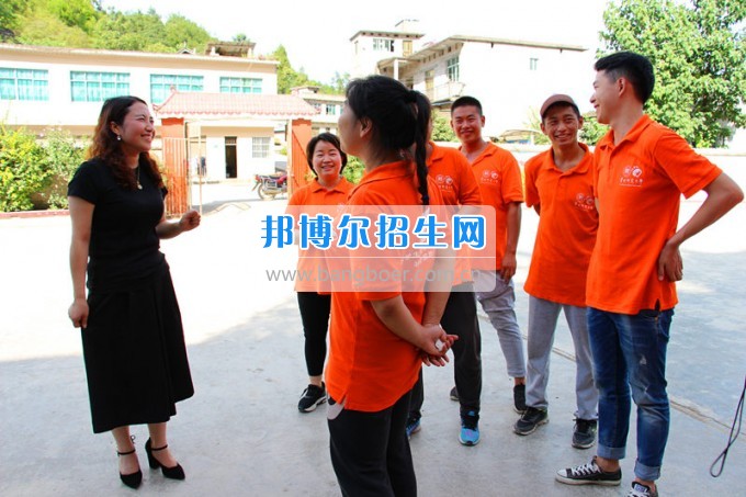 貴州師范大學(xué)求是學(xué)院領(lǐng)導(dǎo)攜專(zhuān)家一行看望慰問(wèn)學(xué)院赴德江暑期“三下鄉(xiāng)”服務(wù)隊(duì)