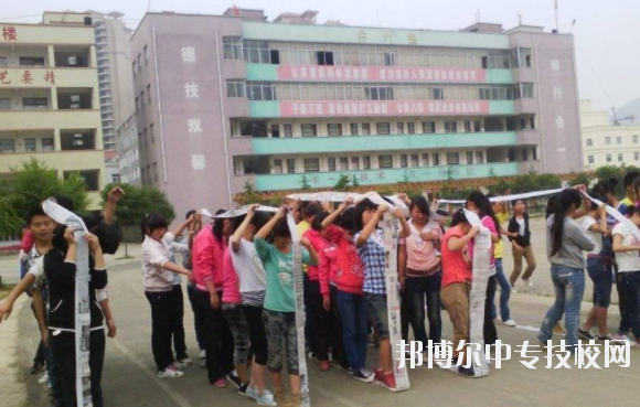 貴州省機電學校的環(huán)境優(yōu)美，神清氣爽