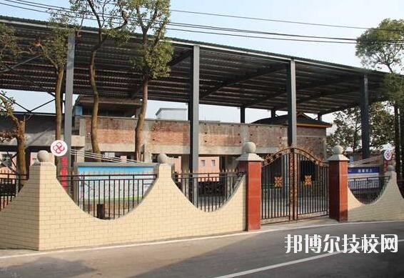 重慶工商學(xué)校2020年報(bào)名條件、招生要求、招生對(duì)象