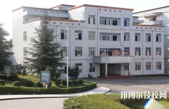 重慶工商學校2020年招生辦聯(lián)系電話